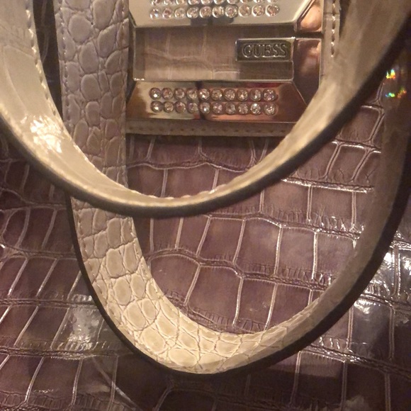 Guess - Picture 9 of 16